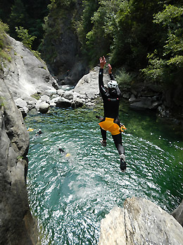 Canyoning - Saltare in una pozza